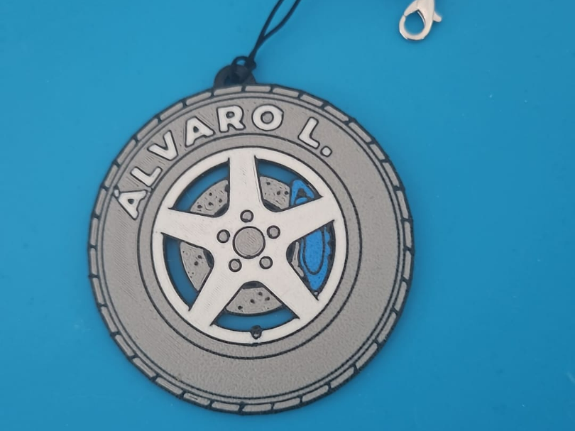 Llavero rueda de coche personalizable