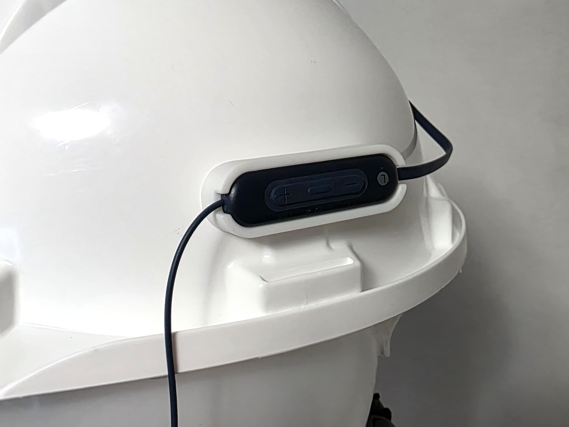 Sony WI-C100 adhesive holder for safety helmet