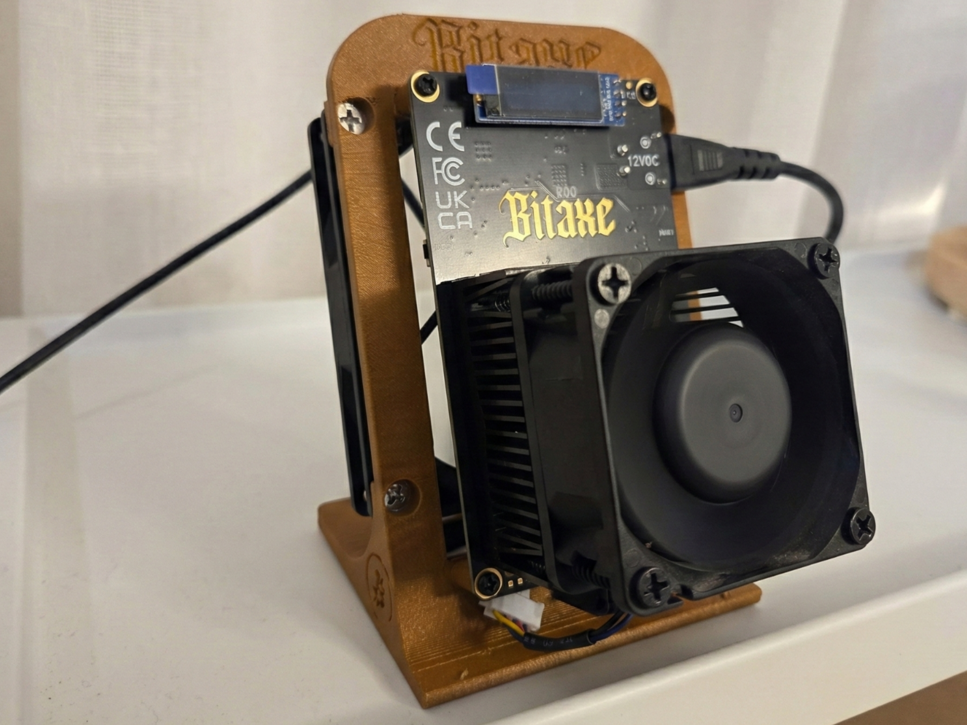 BitAxe GT 800 stand with 92mm back fan