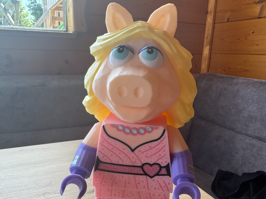 Miss Piggy Bricks 500%