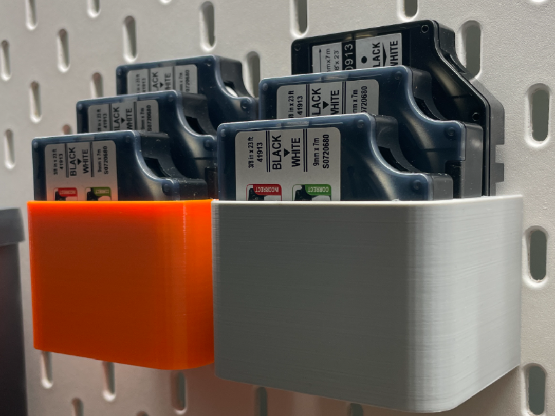 Dymo D1 holder compatible with Skadis and Hoffmann