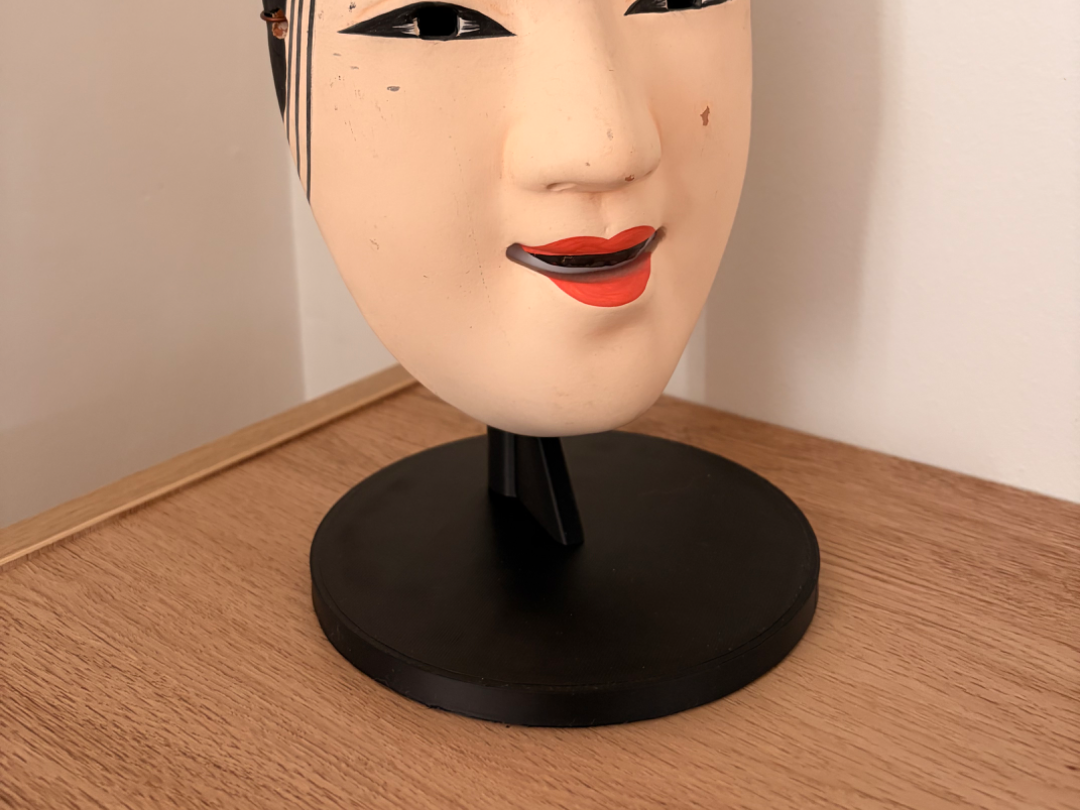 Support présentoir pour masque.