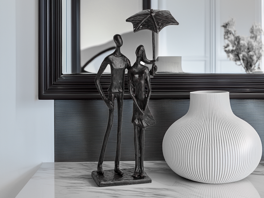 Cute Couple Sculpture