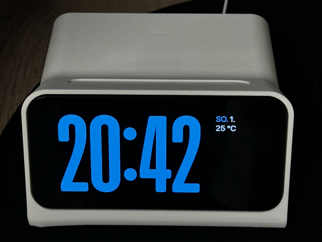 iPhone 15 Pro Max Standby Mode Dock