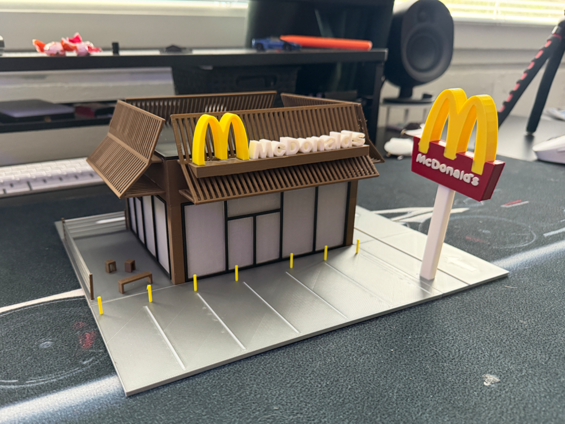 McDonalds diorama for 1:64 scale cars , 1/64
