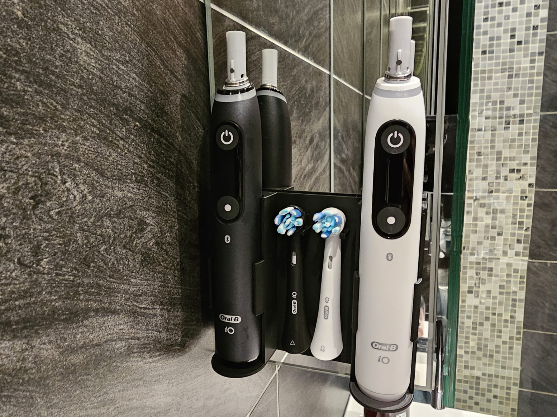 Oral-B IO dual toothbrush body and head holder