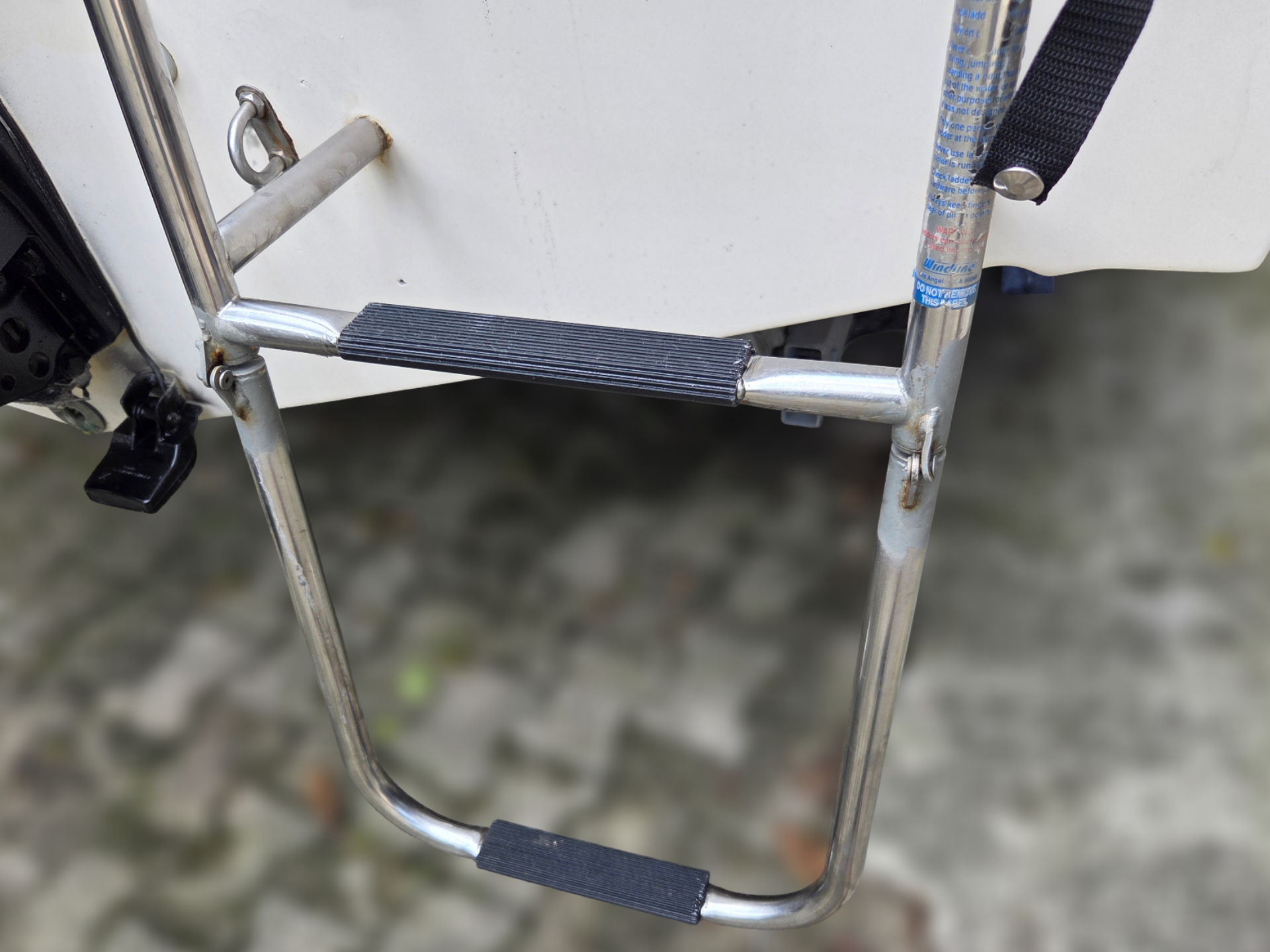 Non-Slip Replacement Step for Boat Ladders