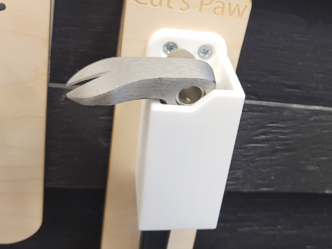Cat's Paw Hanger