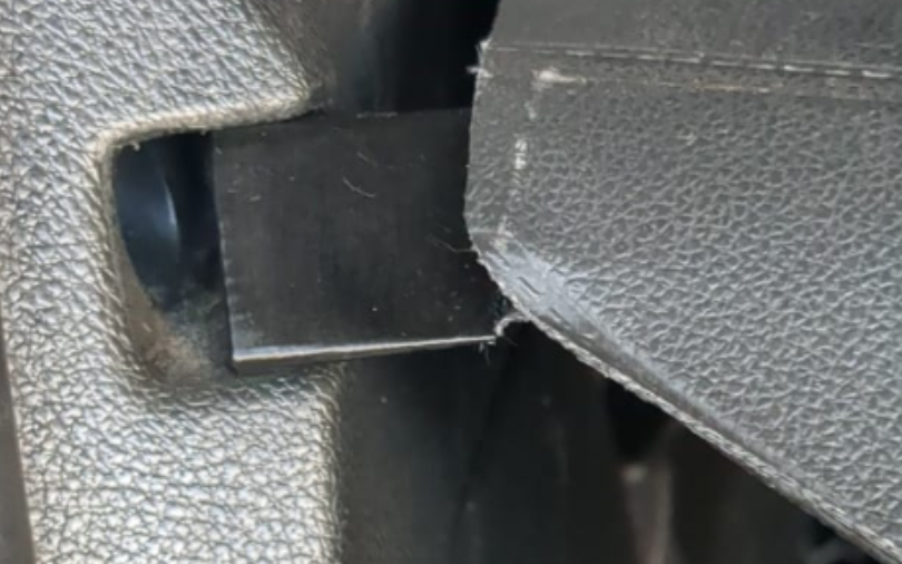 Opel Zafira-TrunkCover Repair