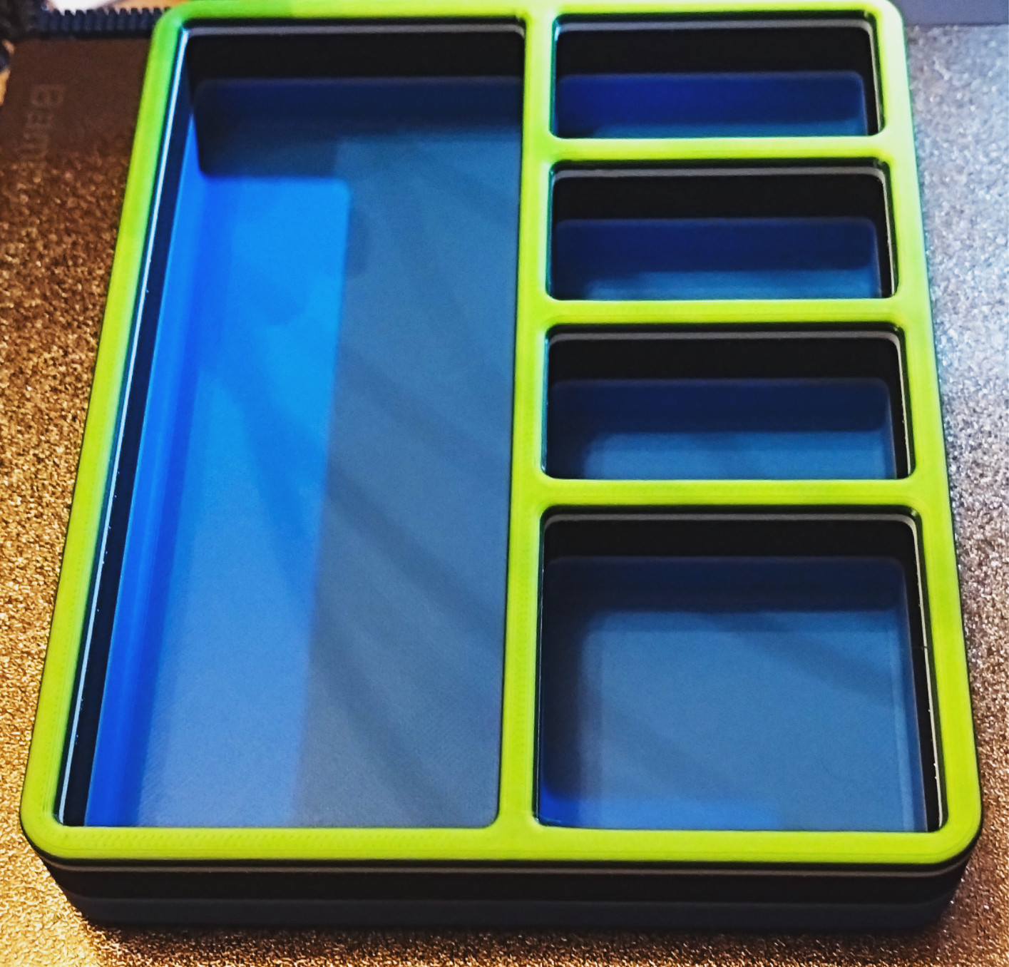 Tray for daily use