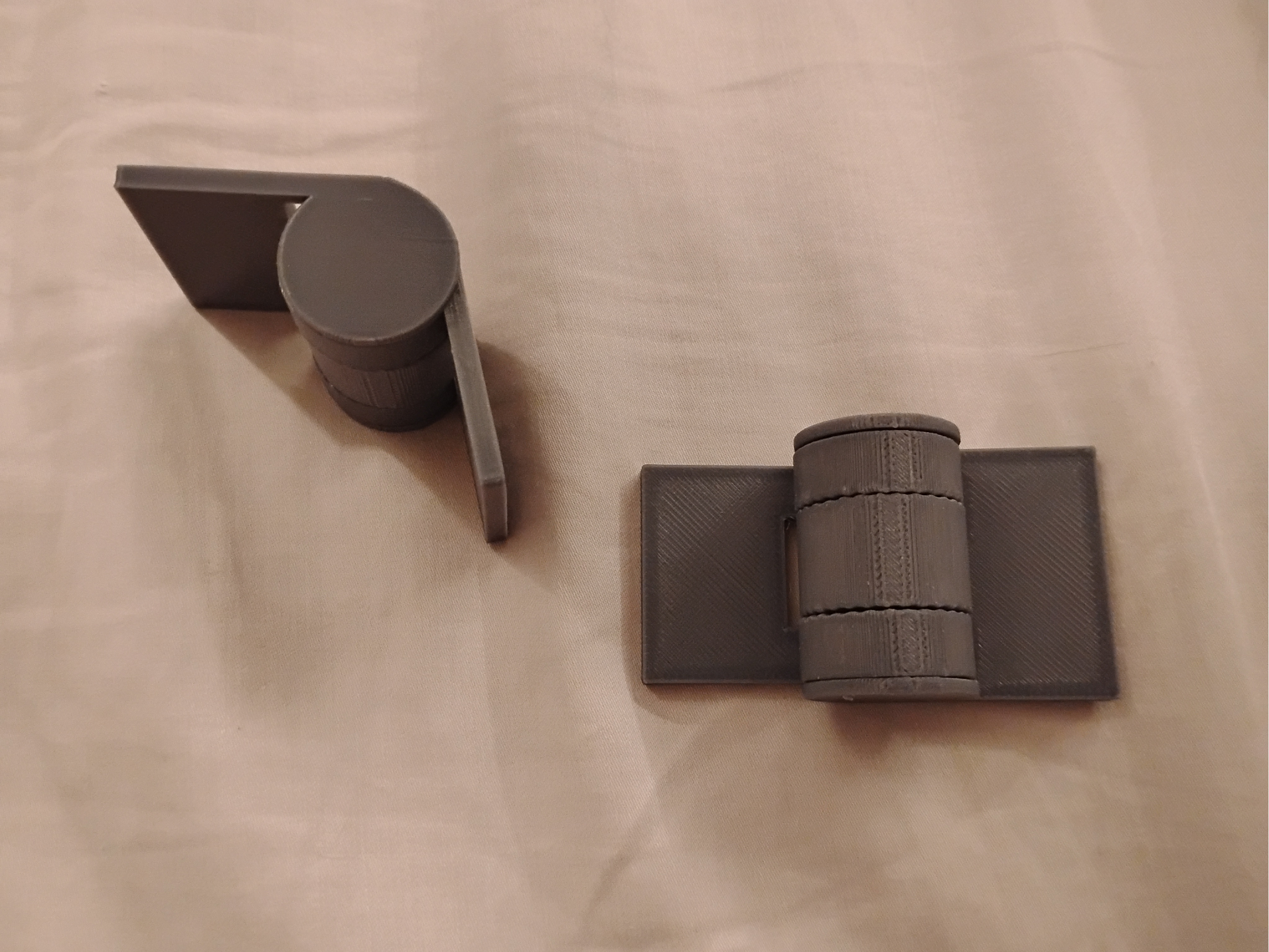 Detent/Snap Hinge