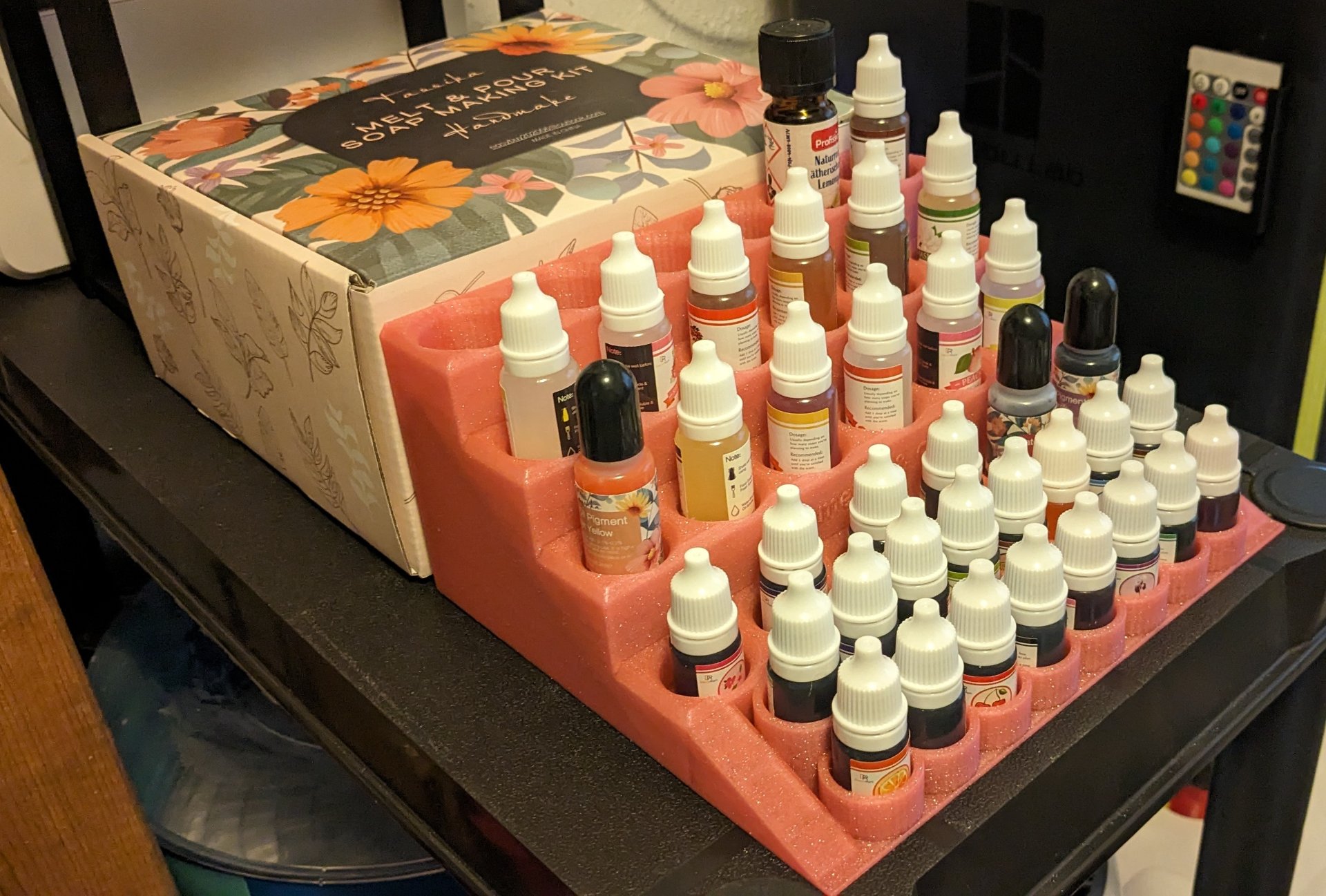 Lucyna´s Duftöl- und Pigment-Flaschen Rack ( oil rack & pigment rack )