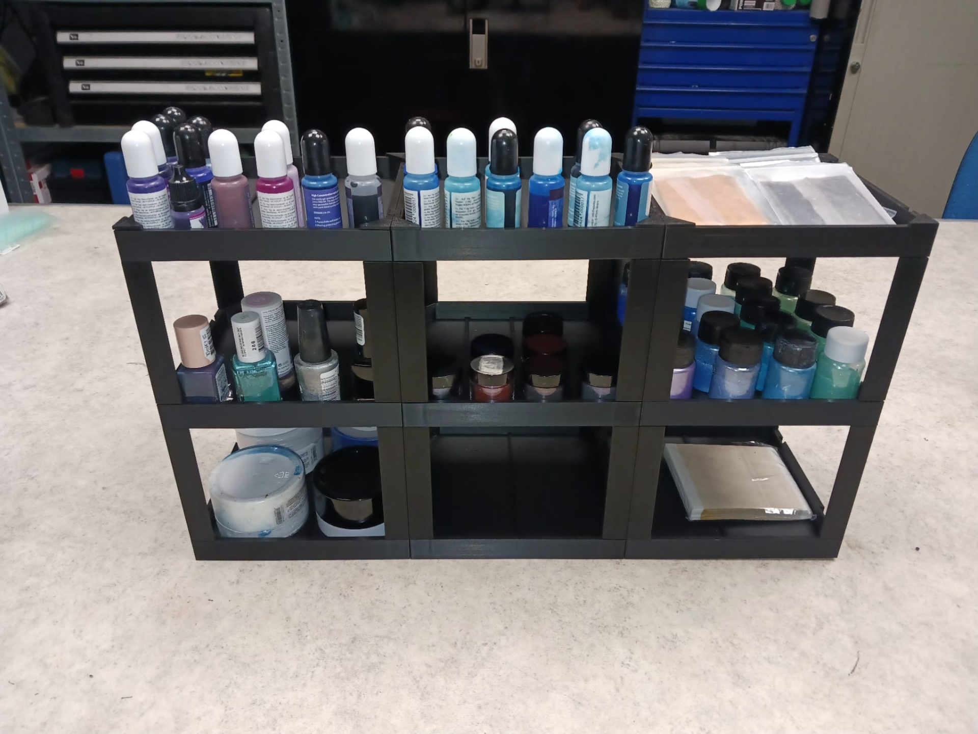 Modular epoxy resin pigment storage