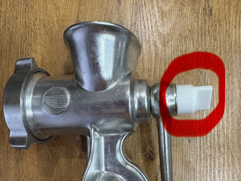 Screw on the handle of the meat grinder