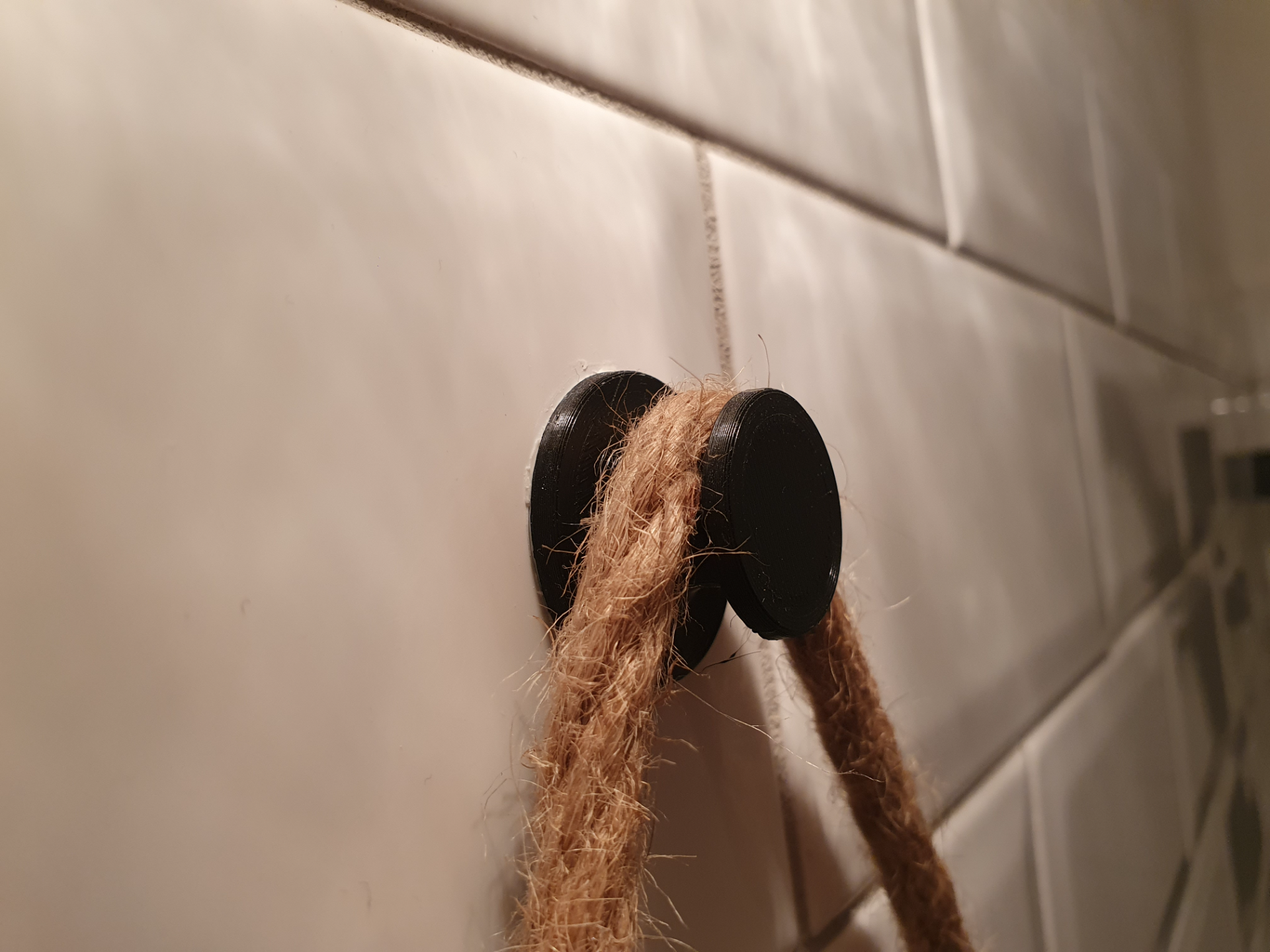 Universal hanger