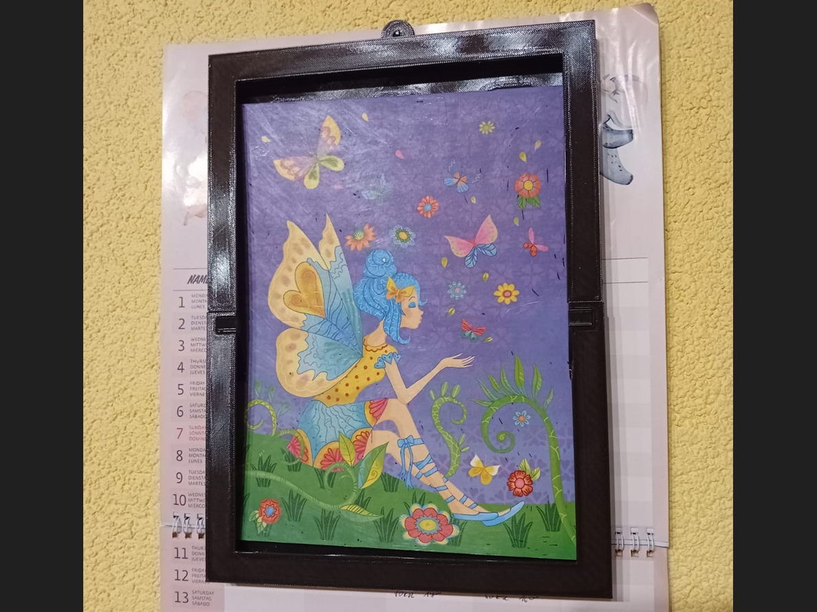 A4 Children's artwork frame - for stacking