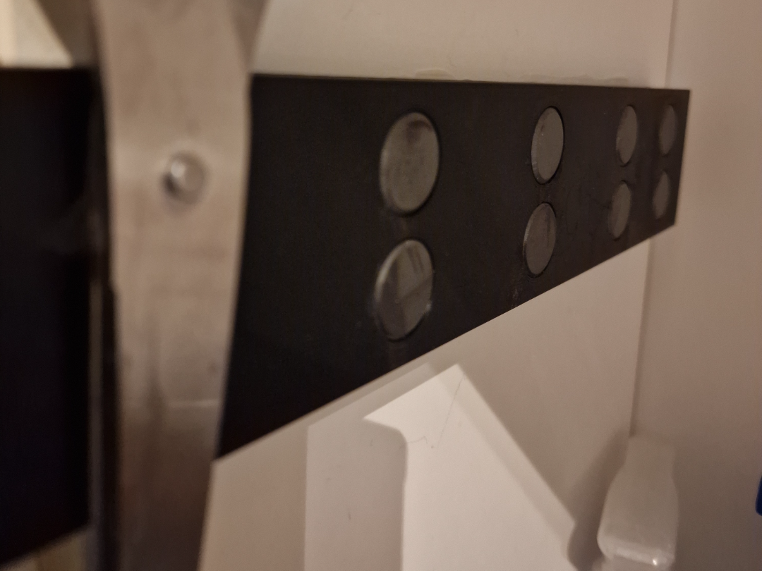 Magnetstripe / magnetic knifeholder