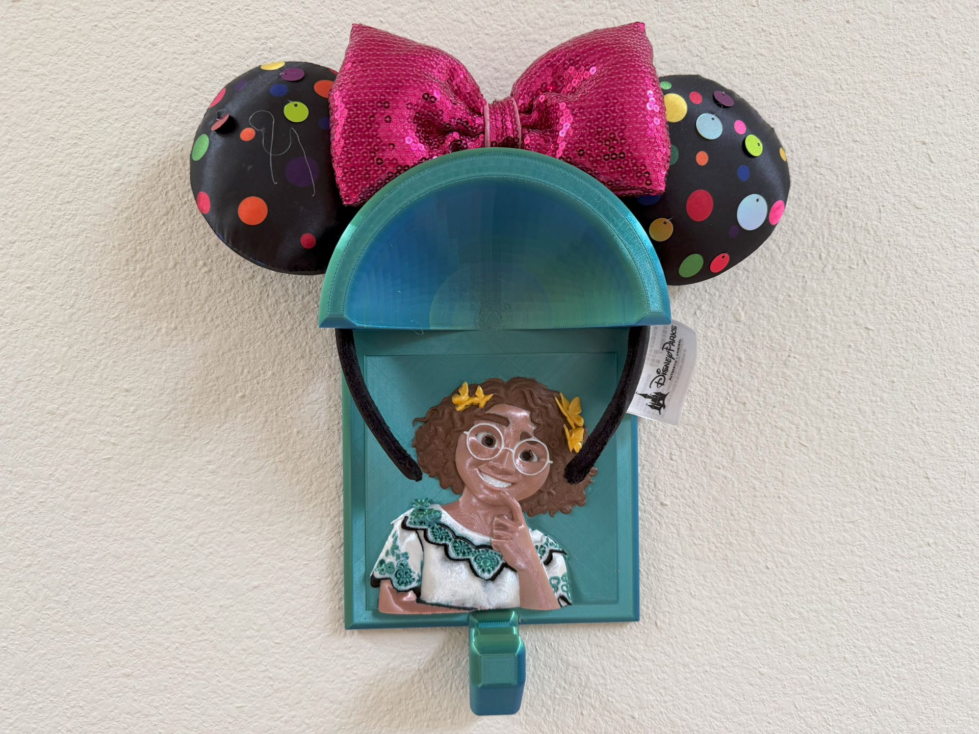 Mirabel ear wall display & backpack hanger