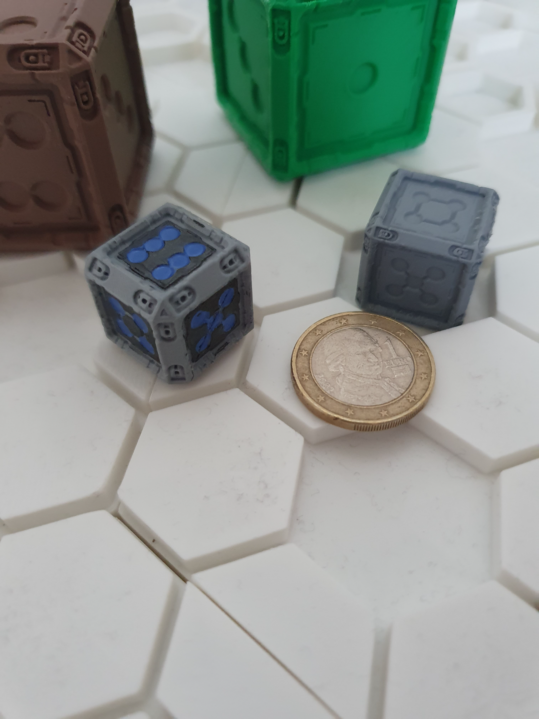 "Mechanical" dice detailed, 20mm²