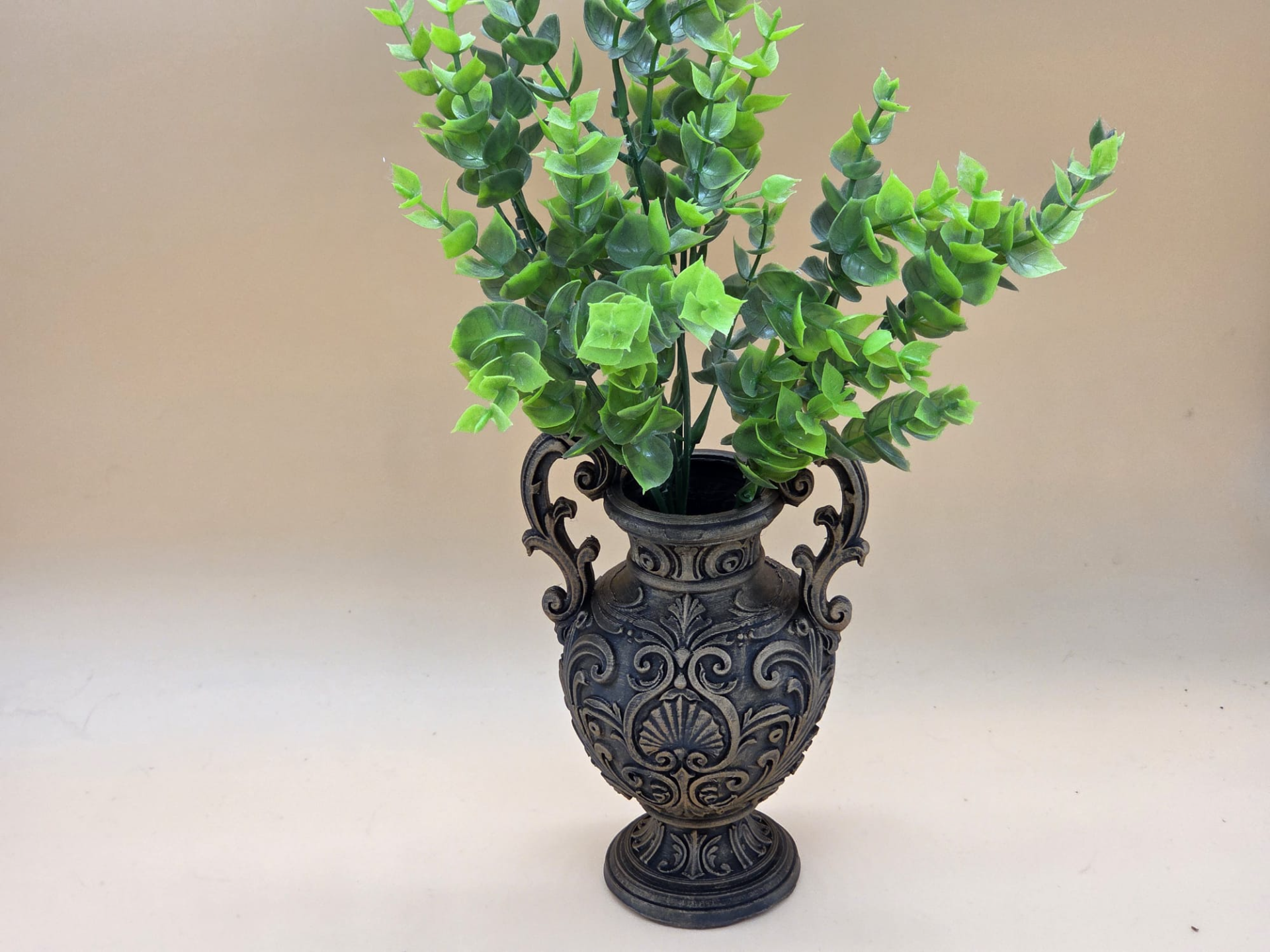 Ornamentale Dekovase mit Griffen Barock Design