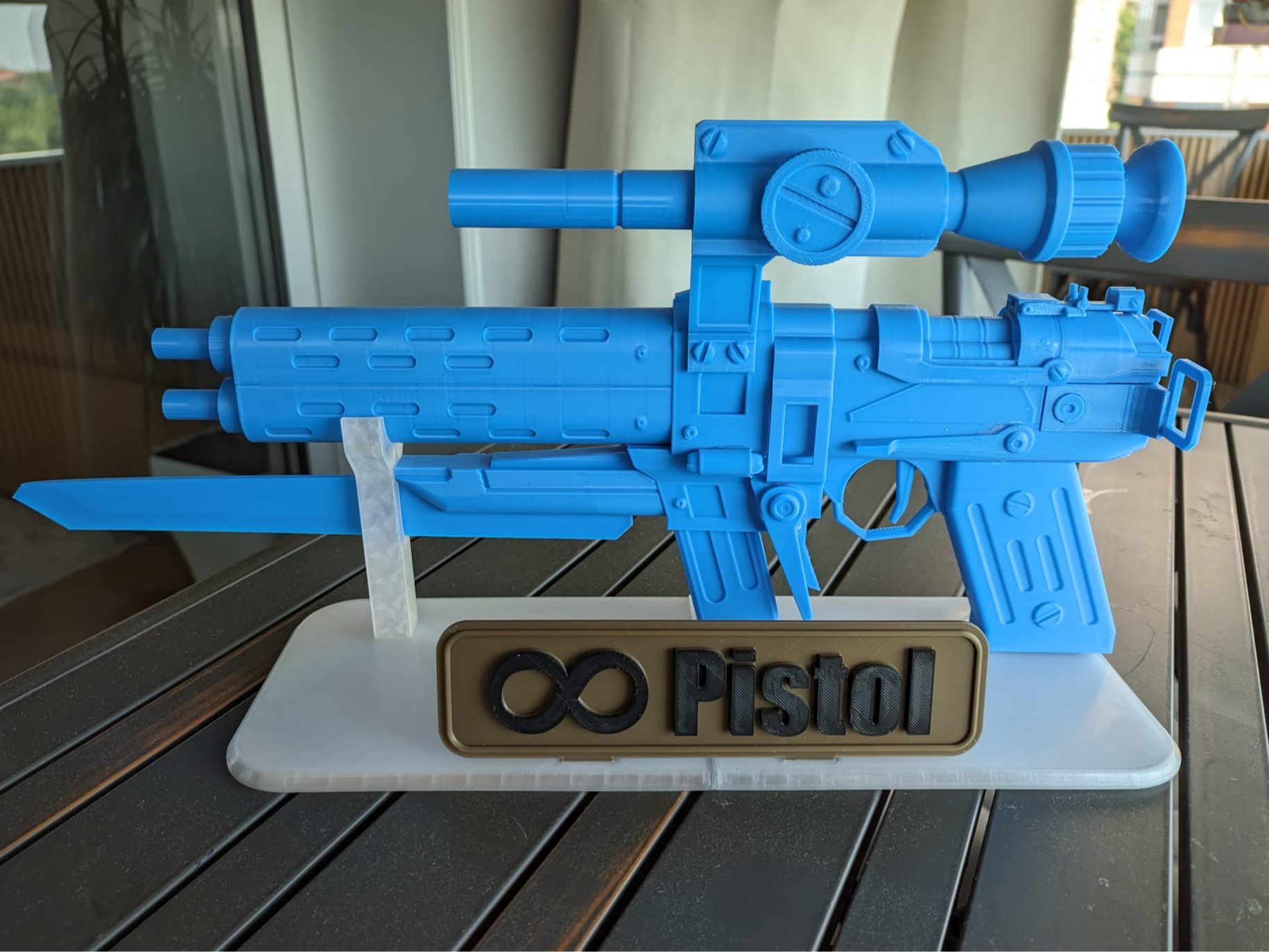 Borderlands 2 Infinity Pistol Stand