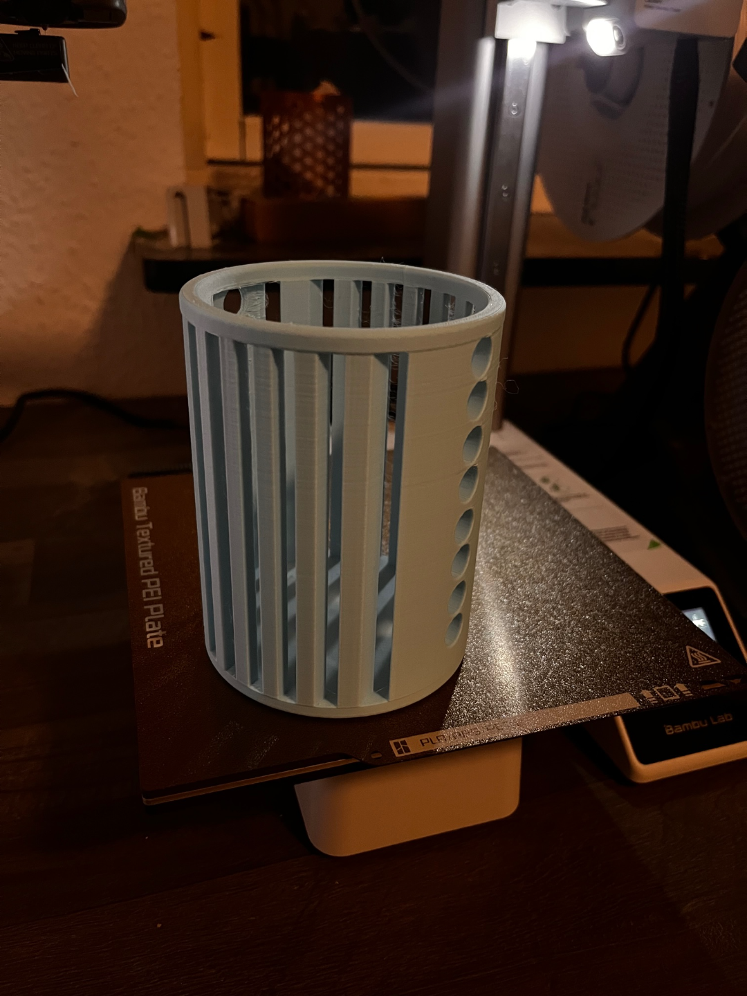 Pen holder v1