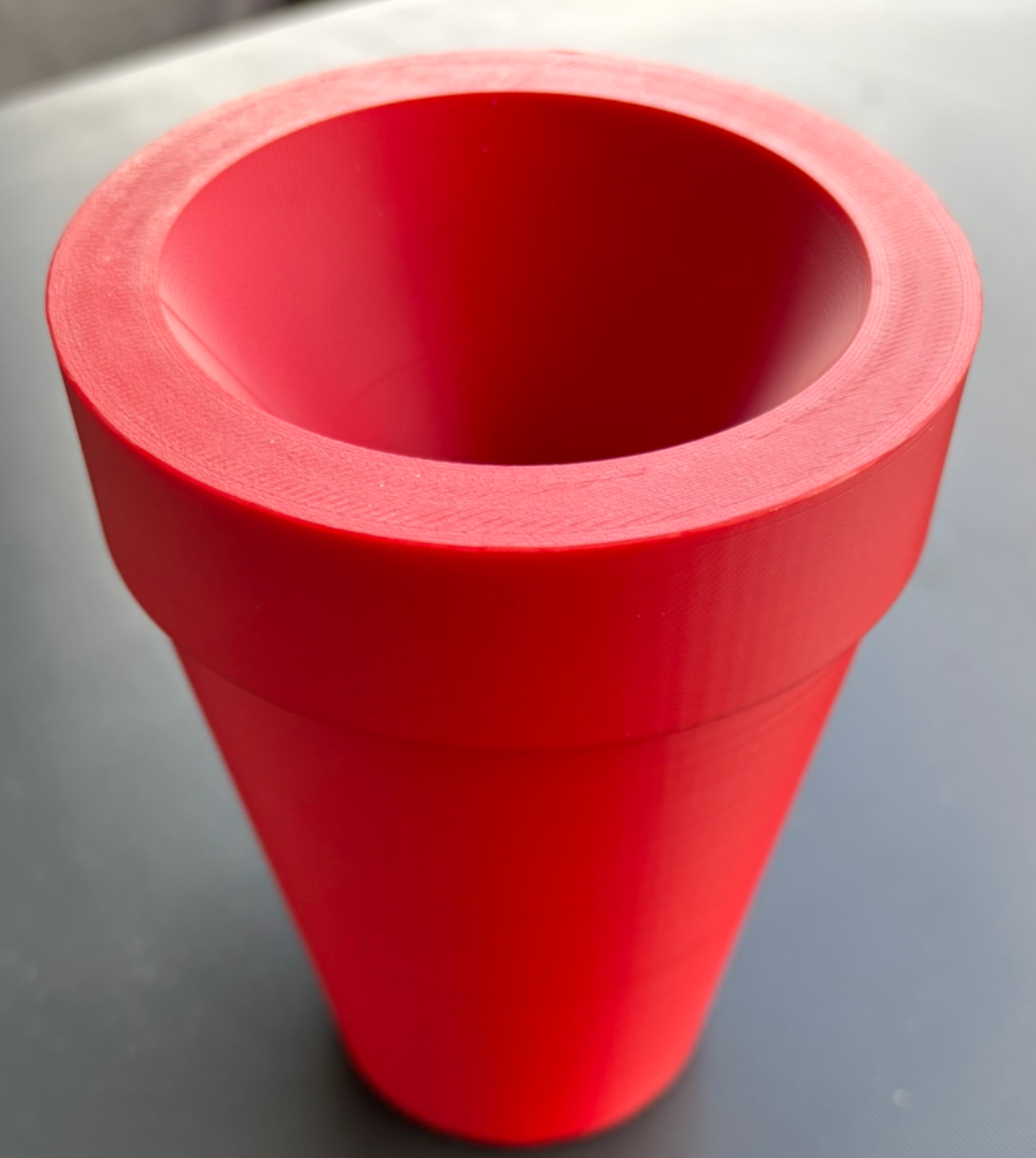 Self extinguishing ashtray