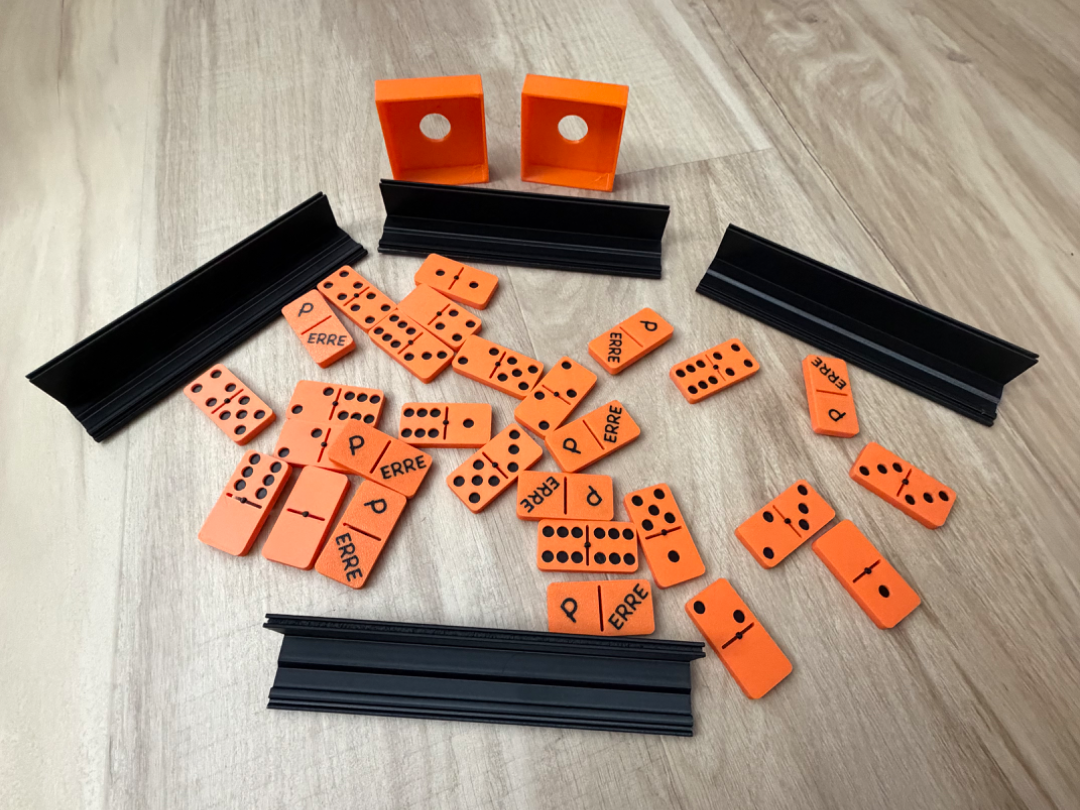 Dominos with cover/ dominos holder