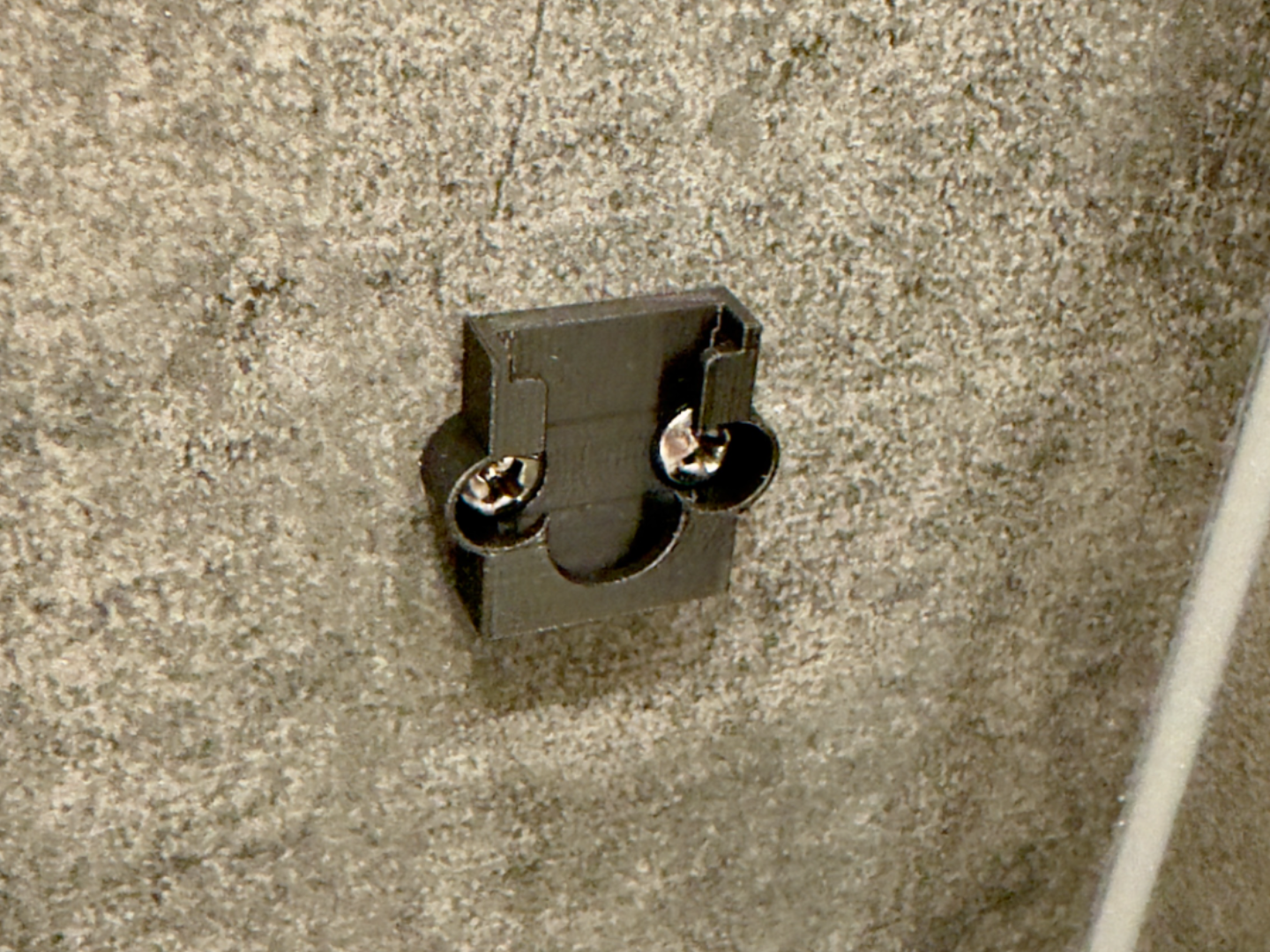 Wandhalterung mit Bohrlöcher