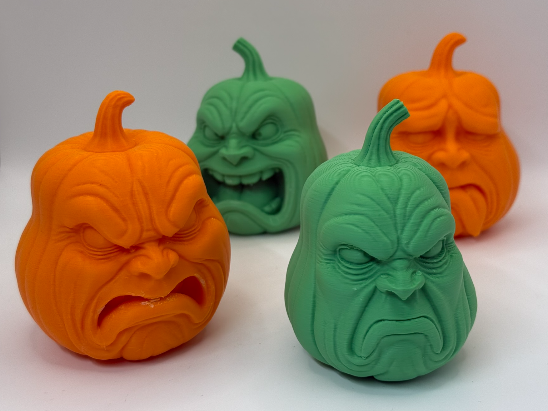 Set 4 Halloween pumpkins with different gestures