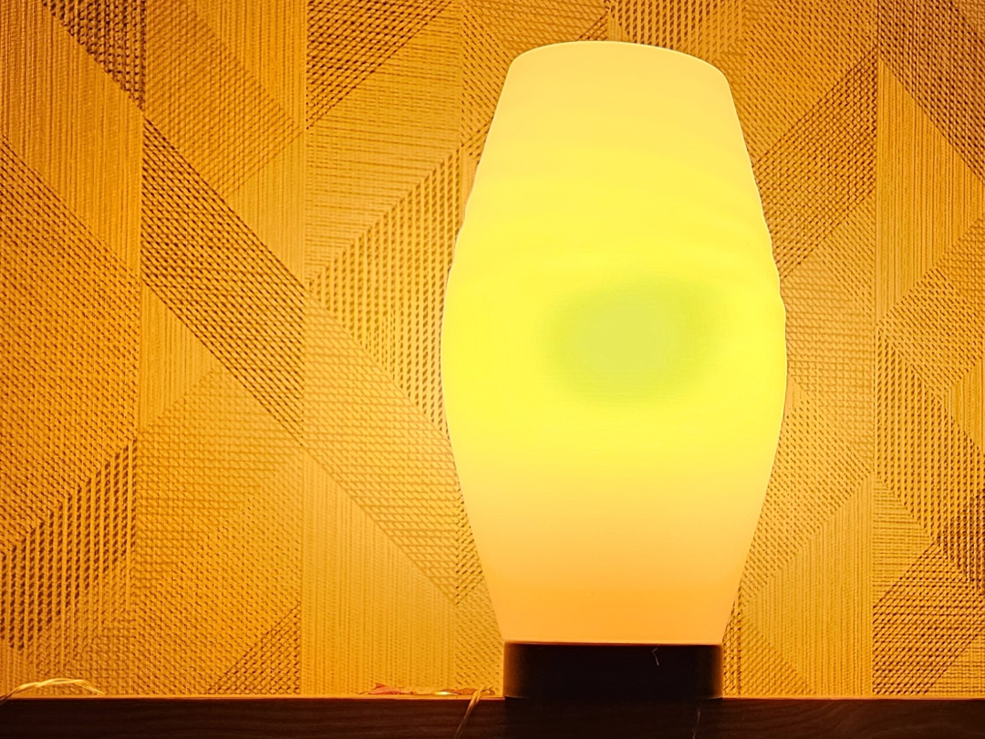 Vaze mode lamp shade with lid