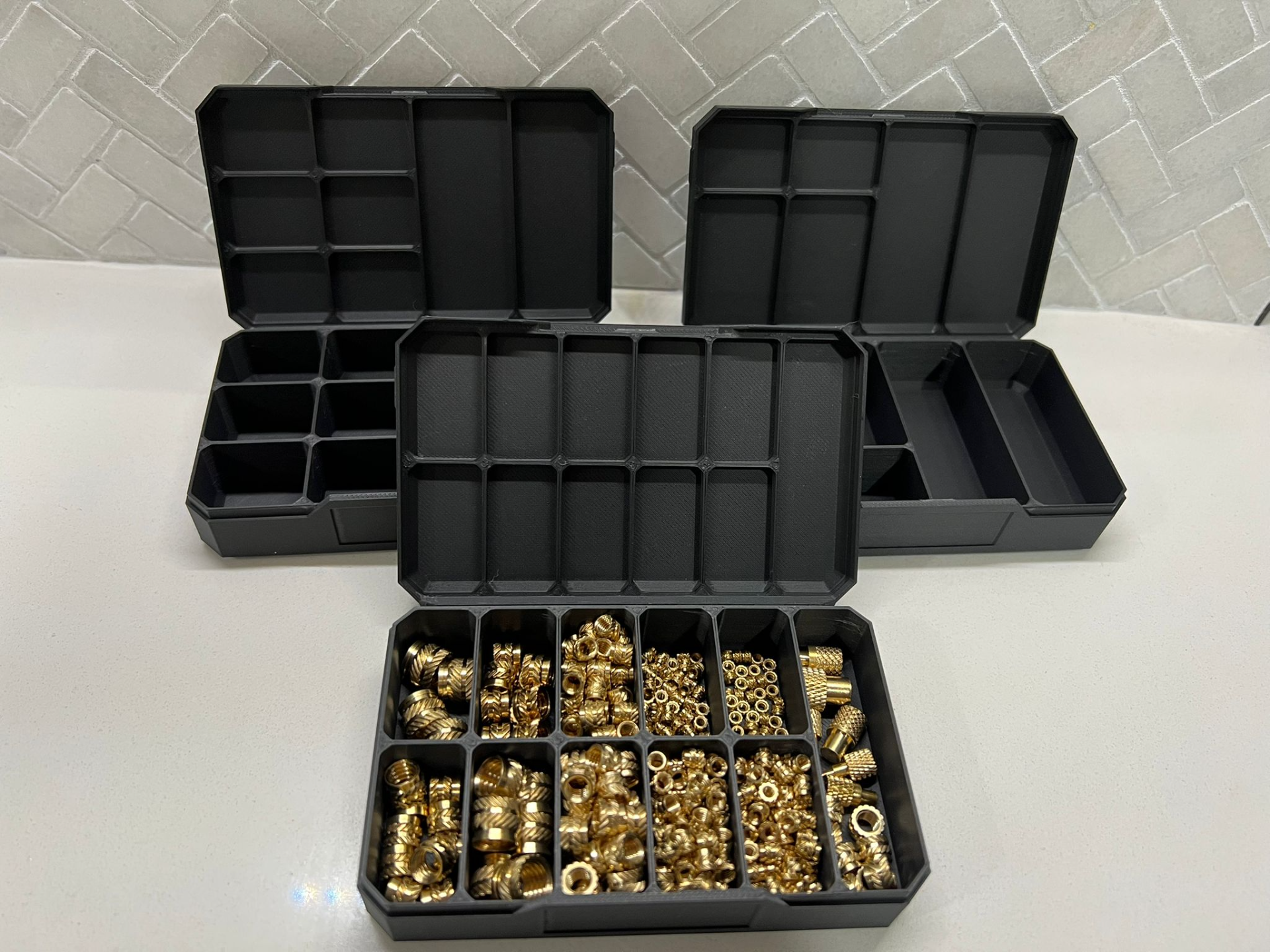 Configurable Wide Clamshell Parts Box