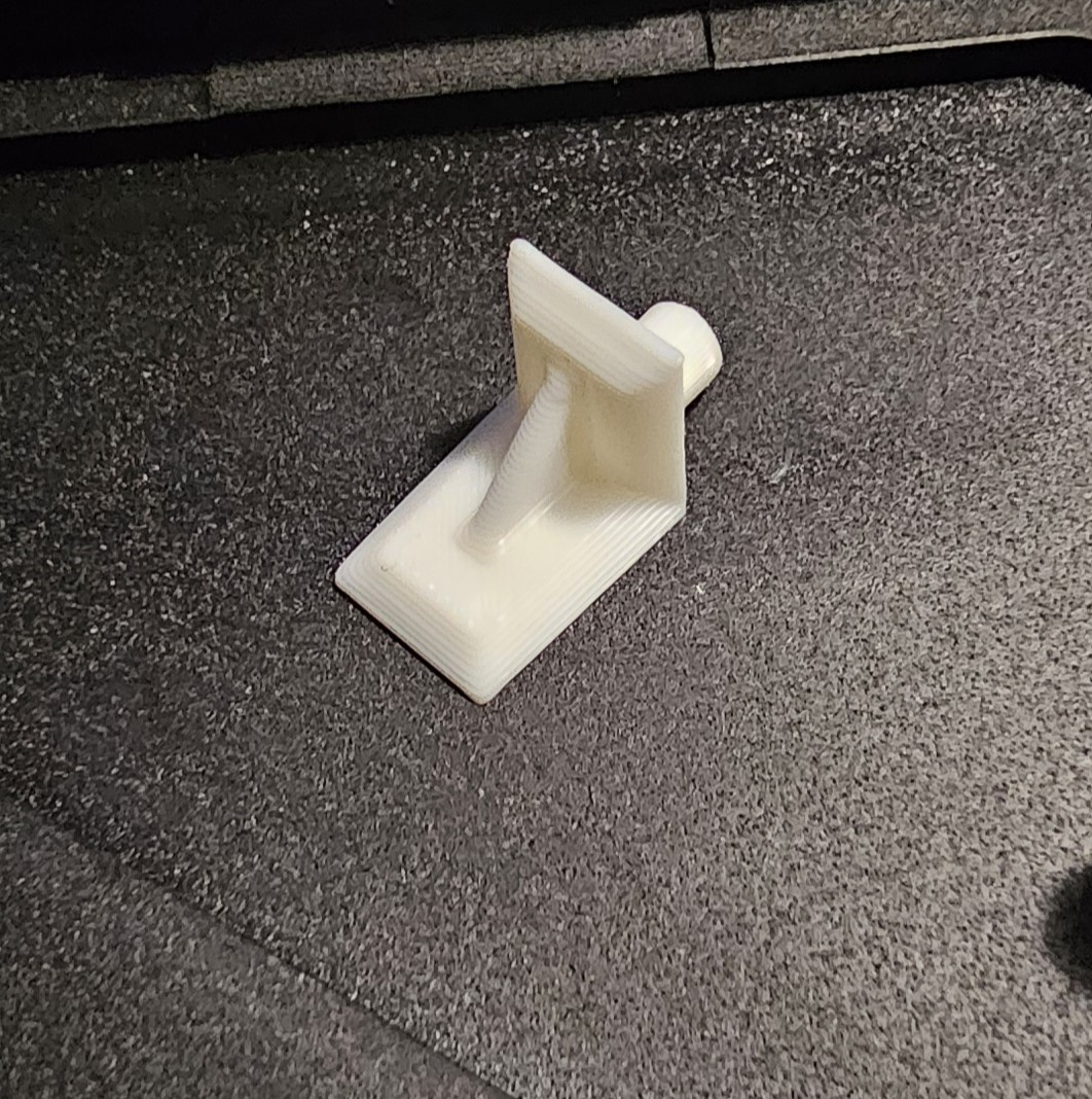 Shelf support pin