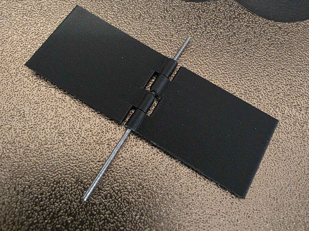 Hinge for RC planes