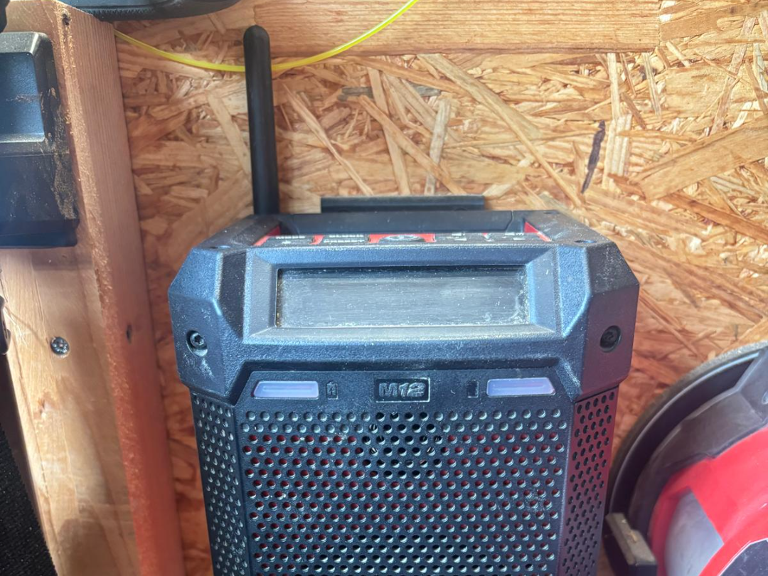 Milwaukee M12 RCD Dab+ Wand Halter