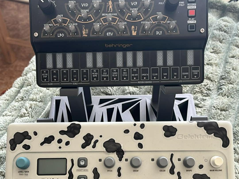 Synthesizer stand