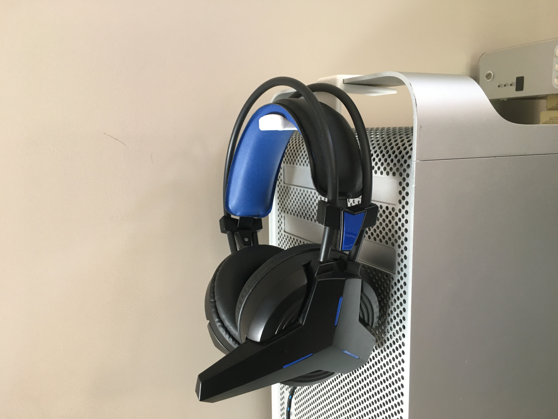Mac Pro Headphone Hook