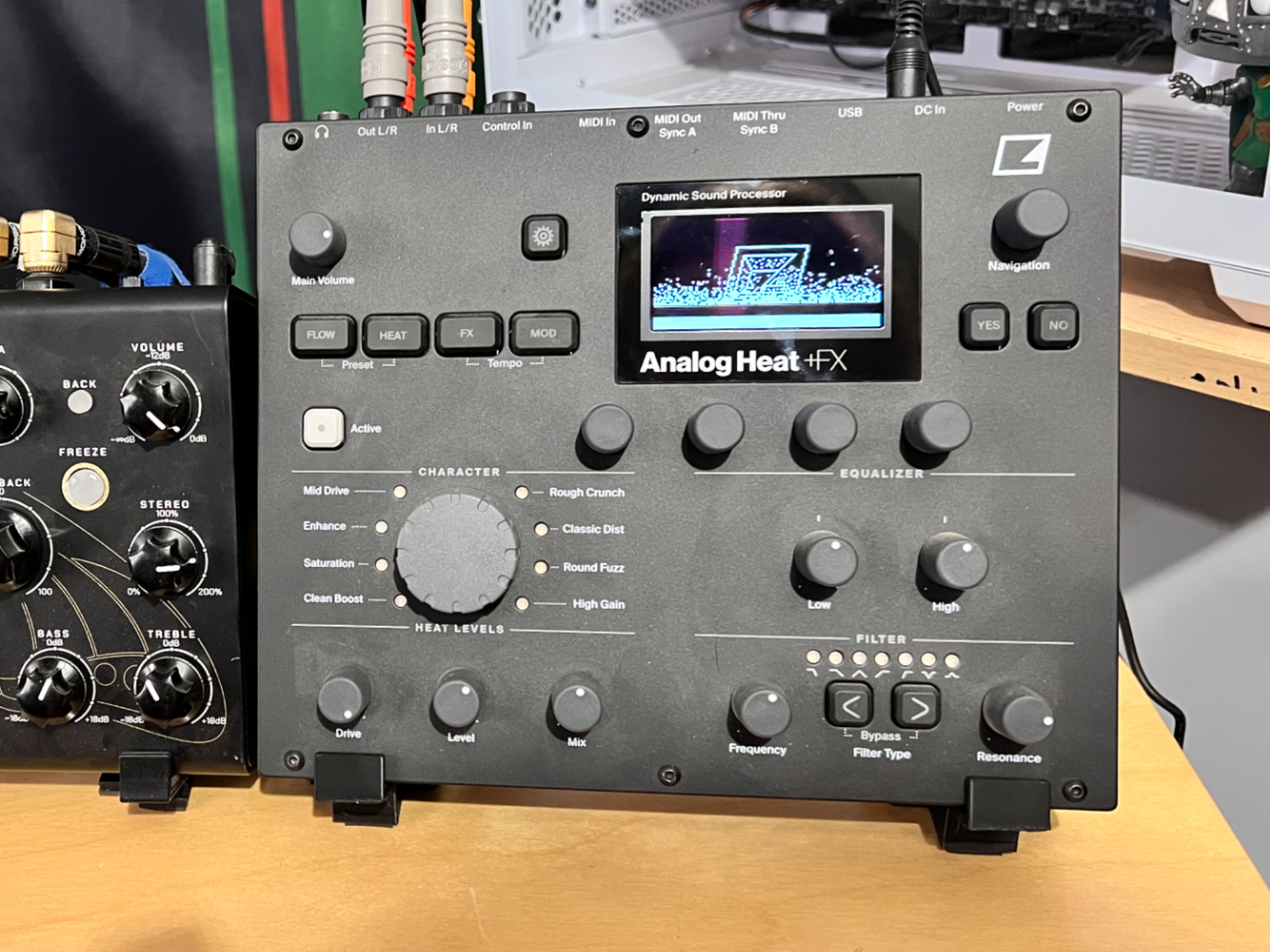 Elektron Analog Heat+FX stand  also works Digitone