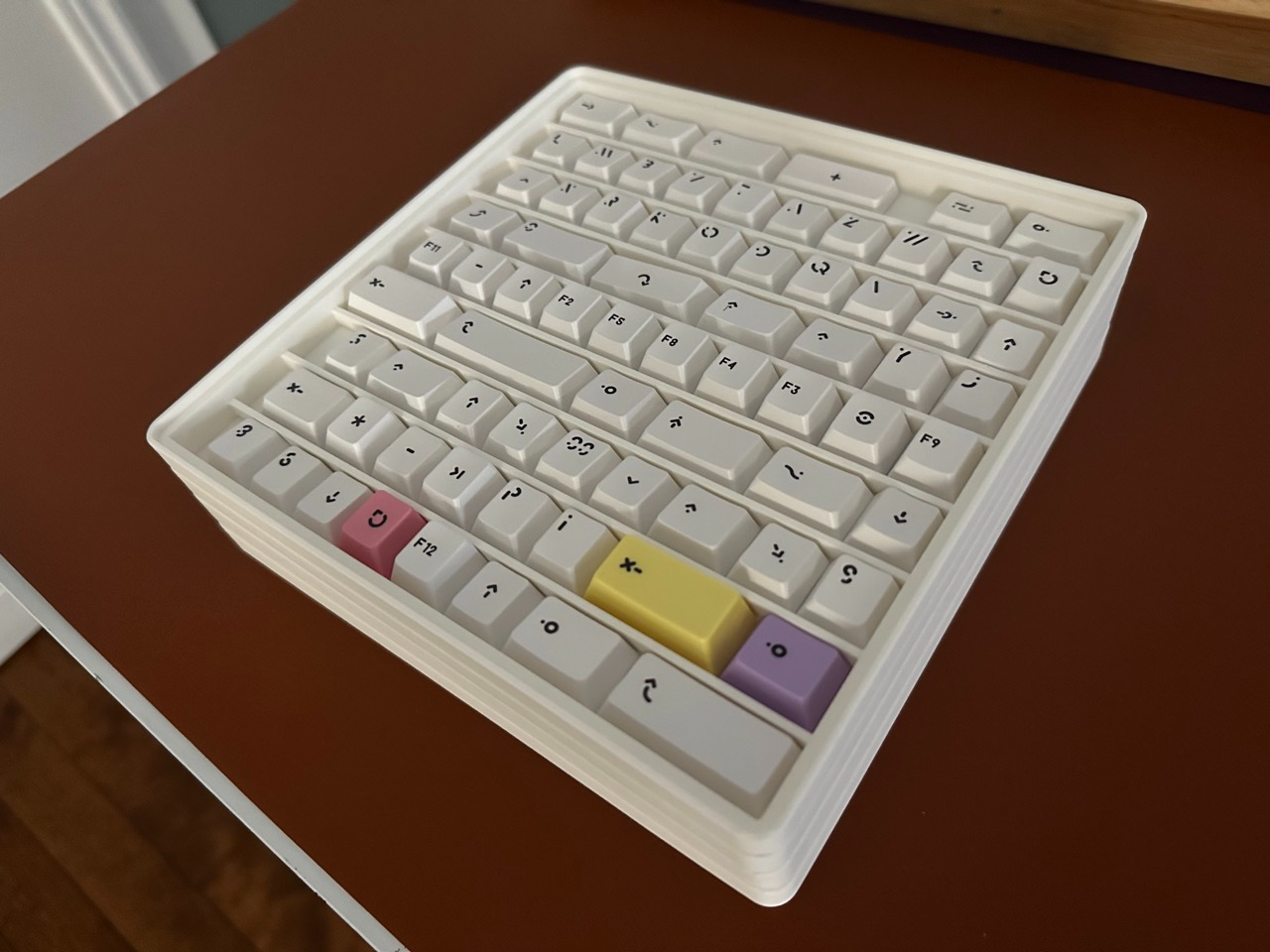 Stackable keycap storage tray