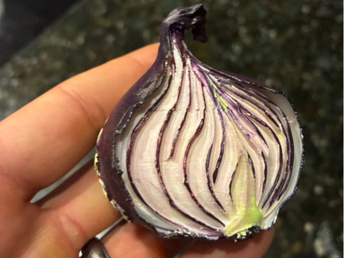 White or Yellow Onion: Realistic Kitchen Decor