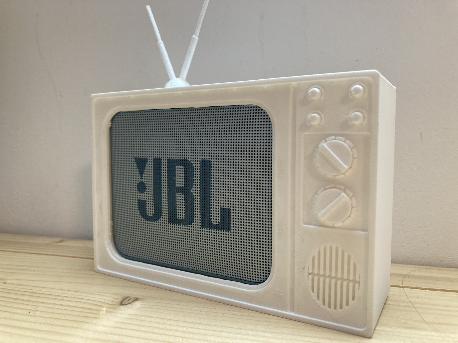 jbl go 2 old tv case