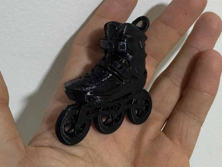 3D 3-Wheel Roller Skate Keychain –Realistic Design