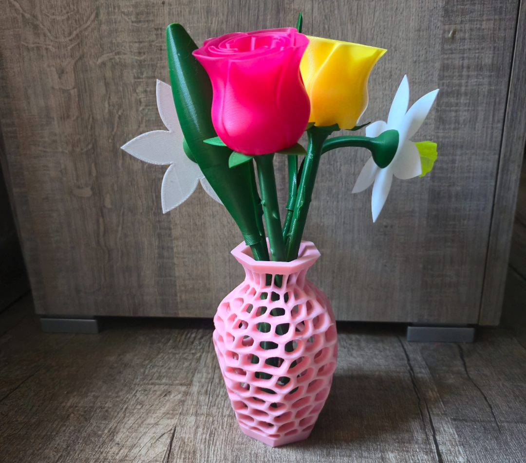 Vase spiral decor, flowers