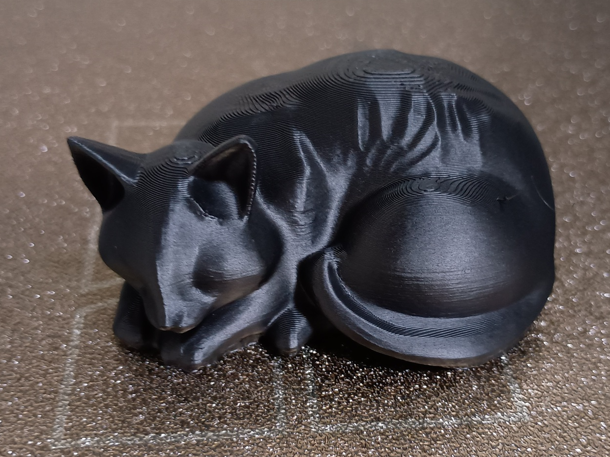 眠り猫のフィギュア