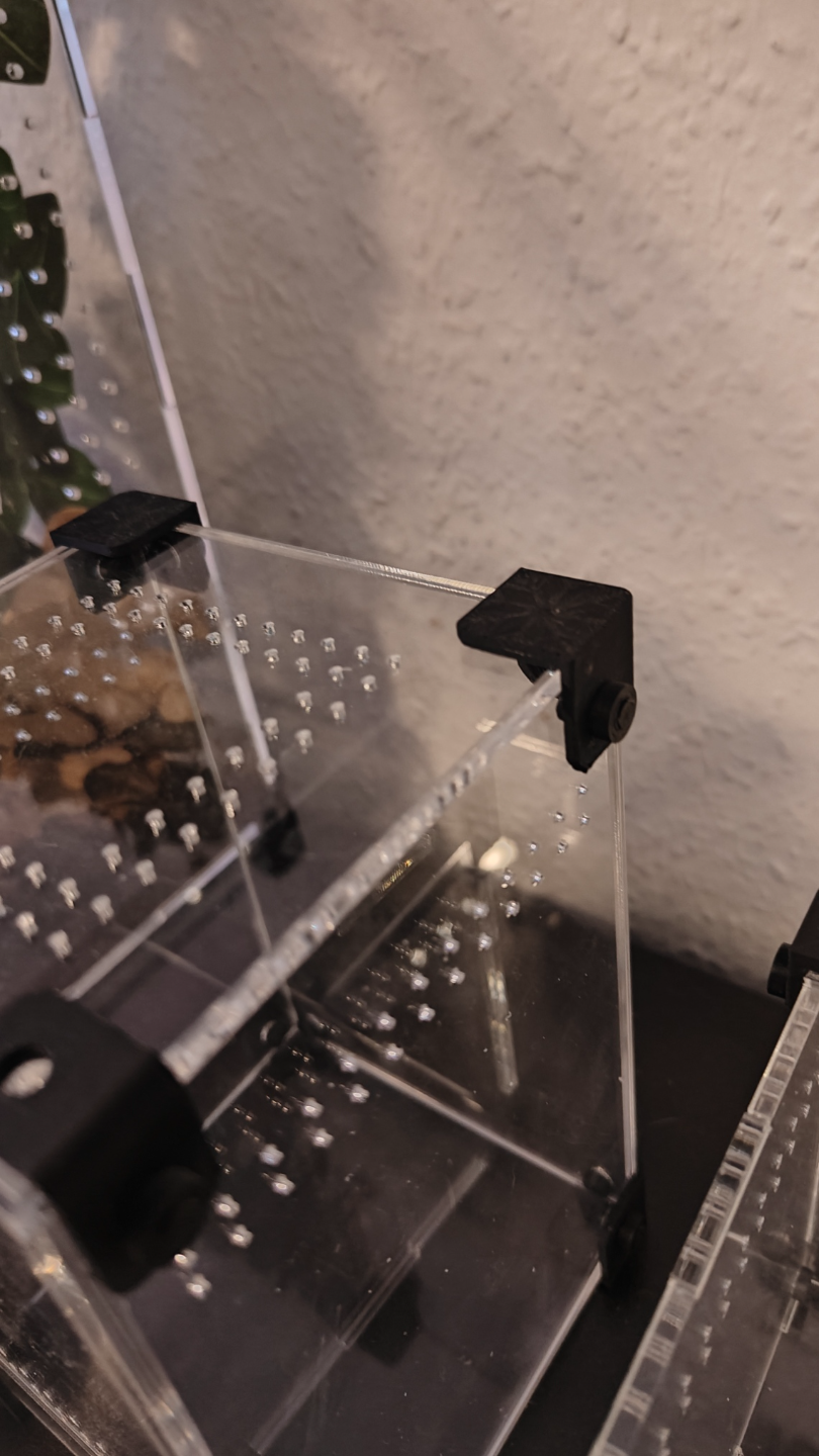 Brackets and corner brackets