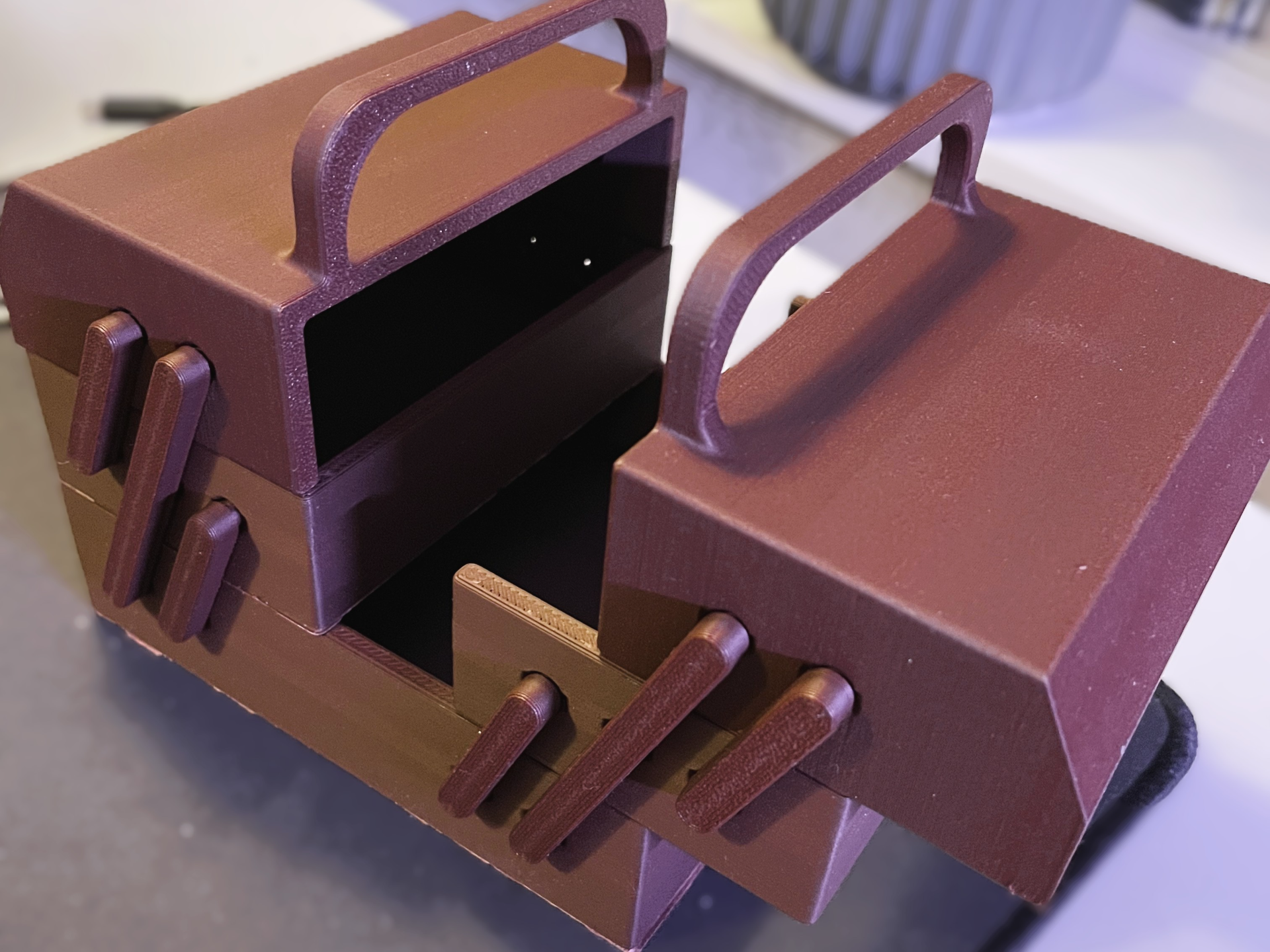 Cantilever toolbox (100x125mm) parametric model