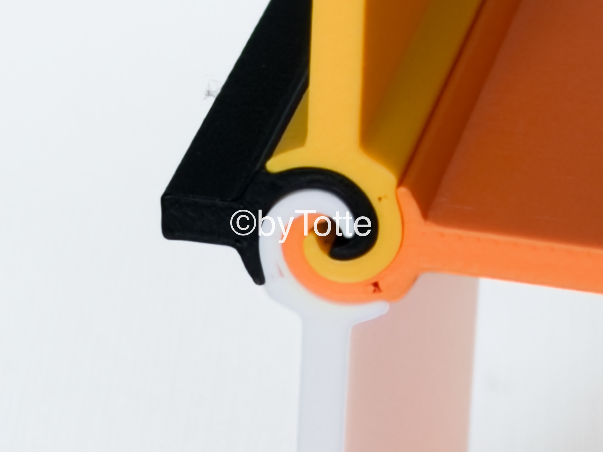SwirlShelf minimalistic modular desk or wall shelf