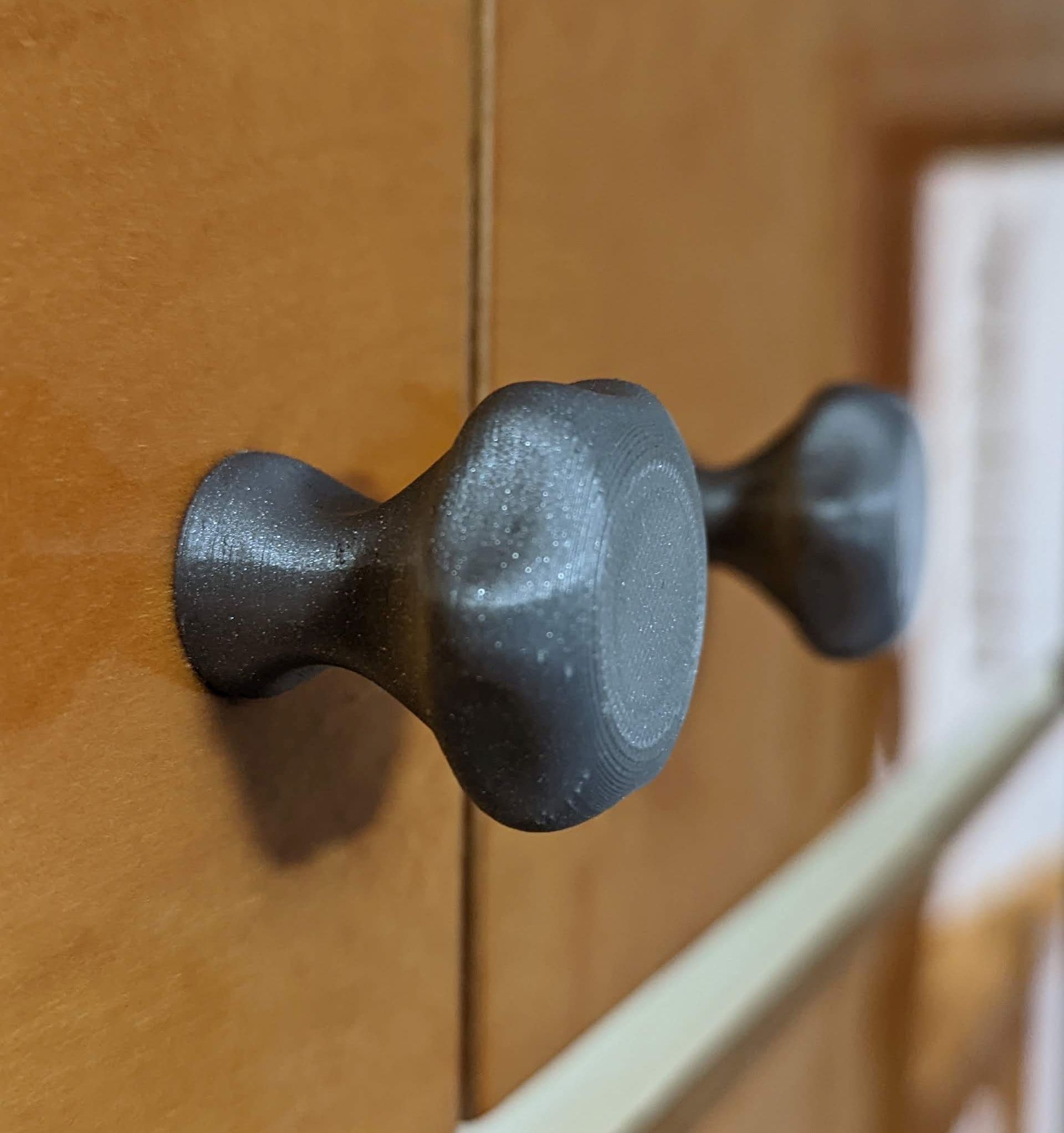 Ergonomic cabinet knob