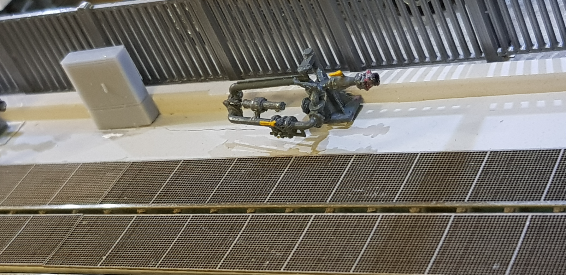 Loading device for liquid products in rail tank