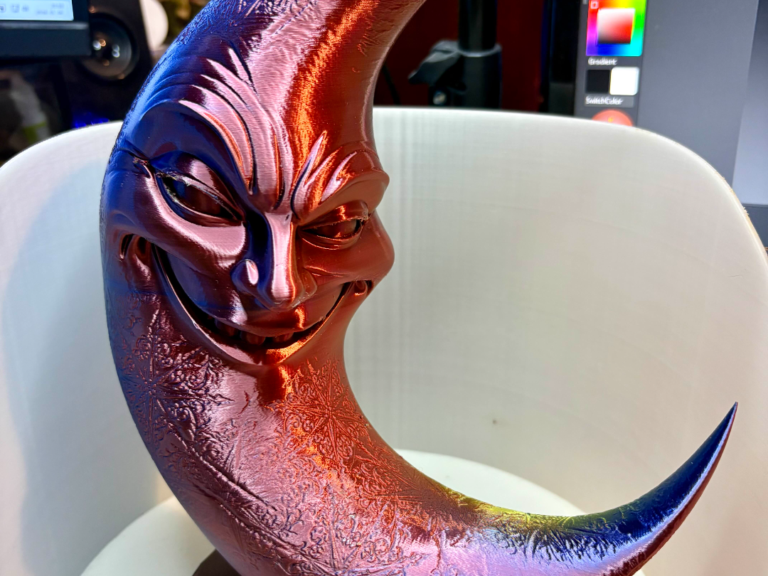 The Grinning Crescent Idol